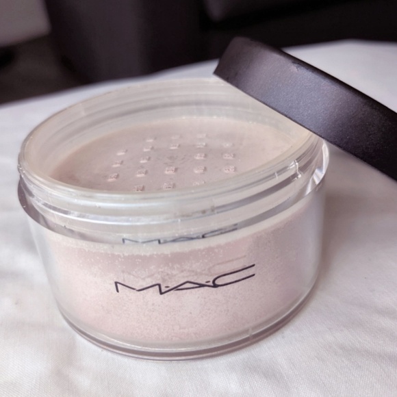 MAC Cosmetics Dolled Up Iridescent Powder - Picture 2 of 5